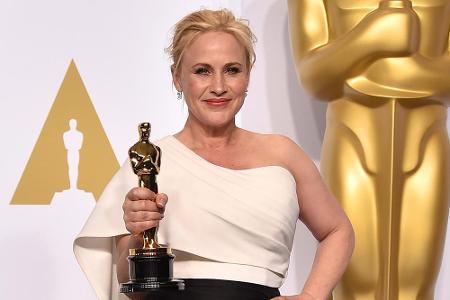Patricia Arquette posiert mit ihrem Oscar