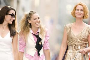 Millionen Fans weltweit hoffen auf ein Wiedersehen mit Carrie Bradshaw (Mitte) und Co.