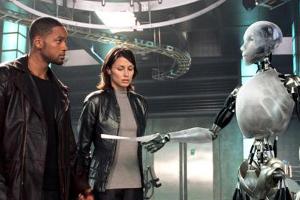 Detective Spooner (Will Smith, l.) und Dr. Susan Calvin (Bridget Moynahan, r.)