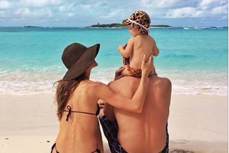 Familienglück pur, ihr beim gemeinsamen Traum-Urlaub