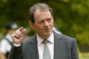 Inspektor Robert Lewis (Kevin Whately)