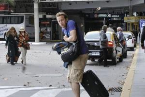 Pitschi (Maximilian Brückner) findet sein Leben langweilig und beschließt kurzerhand nach Buenos Aires abzuhauen. Dort angek...