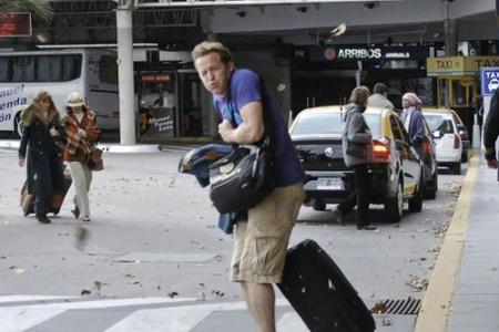 Pitschi (Maximilian Brückner) findet sein Leben langweilig und beschließt kurzerhand nach Buenos Aires abzuhauen. Dort angek...