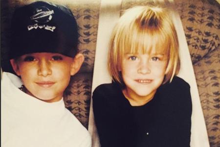 Eine Mutter, zwei verschiedene Väter: Die Halbgeschwister Alexander Bauer (li.) und Dakota Johnson