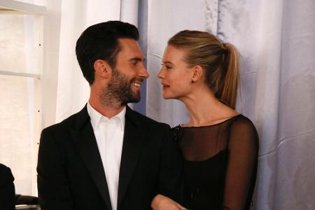 Traute Zweisamkeit: Adam Levine und Behati Prinsloo bei den Primetime Emmy Awards