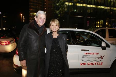 Uschi Glas ließ sich mit ihrem Mann Dieter Hermann mit dem Fiat-Shuttle zur Party chauffieren