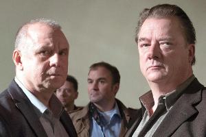 Joachim Król (l.) geht in seinen letzten Fall