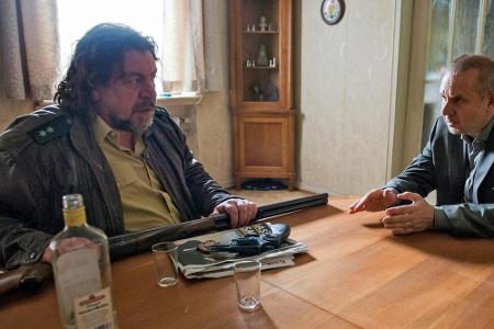 Rolf Poller (Armin Rohde, l.) und Kommissar Frank Steier im 