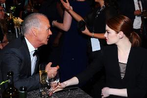 Michael Keaton (l.) und Emma Stone (r.): Beide Schauspieler freuen sich bald über einen neuen Vibrator