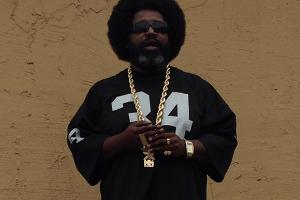 Nicht nur sein Styling lässt auf einen (Rüpel-)Rapper schließen: Afroman