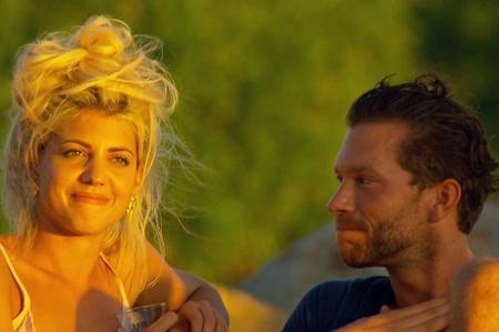 Sarah und Oliver beim romantischen Sonnenuntergang