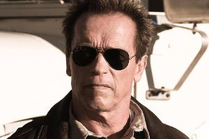 "Seine Stadt. Sein Gesetz". Und wenn jemand etwas anderes dachte, dann hat er die Rechnung ohne Sheriff Ray Owens (Arnold Sc...