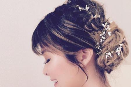 Zauberhaft mit Blumen: Die Hochzeitsfrisur von Nela Lee