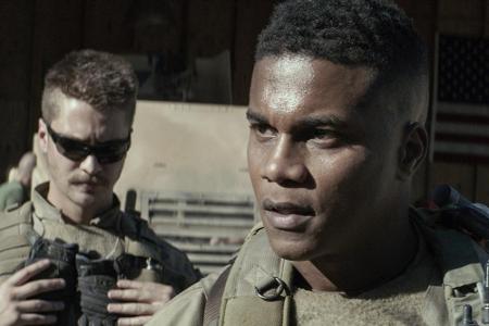 Zu Kyles Kameraden wird im Film wenig Bindung erzielt