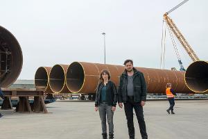 Die Kommissare Bukow (Charly Hübner) und König (Anneke Kim Sarnau) ermitteln im Windkraft-Millieu