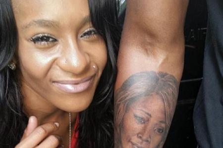 Whitney Houston als Tätowierung: Bobbi Kristina Brown posiert neben Nick Gordons Arm