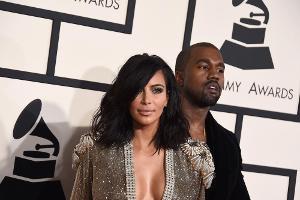 Kim Kardashian und ihr Mann Kanye West bei der Verleihung der Grammy Awards 2015