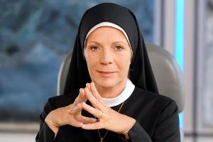 Schwester Theodora (Nina Hoger) übernimmt die kommissarische Leitung des Magdalenen-Ordens