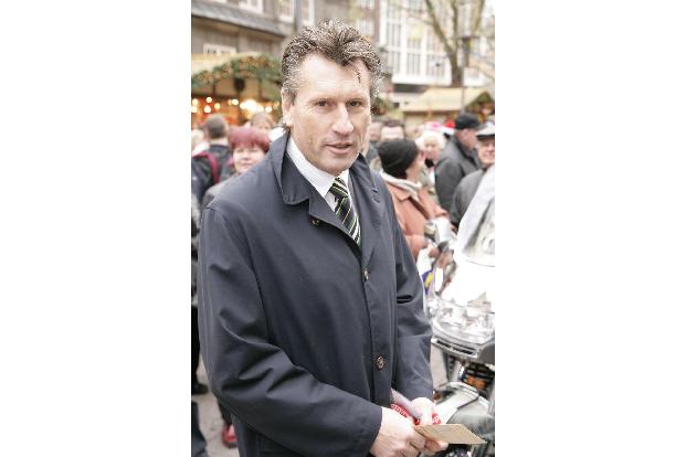 10 Manfred Kaltz J Carstensen WENN wenn1004201.jpg