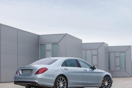 Viel Platz im Fond in der allradgetriebenen Limousine