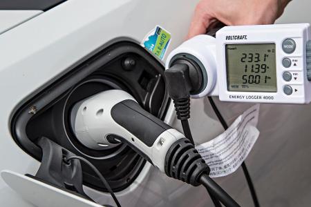 Der i8 braucht die Ladestation statt einer Zapfsäule