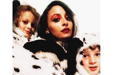 Flauschig in schwarz-weiß: Nicole Richies Kinder Harlow und Sparrow