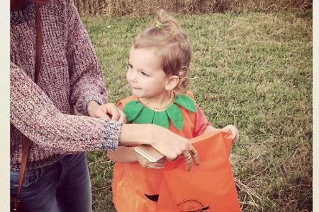 Zum Anbeißen: Lily Aldriges Tochter Dixie Pearl als Kürbis