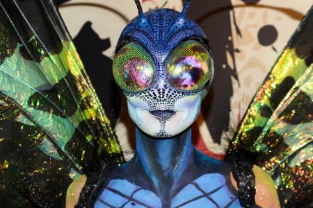 Heidi Klum als farbenfroher Schmetterling