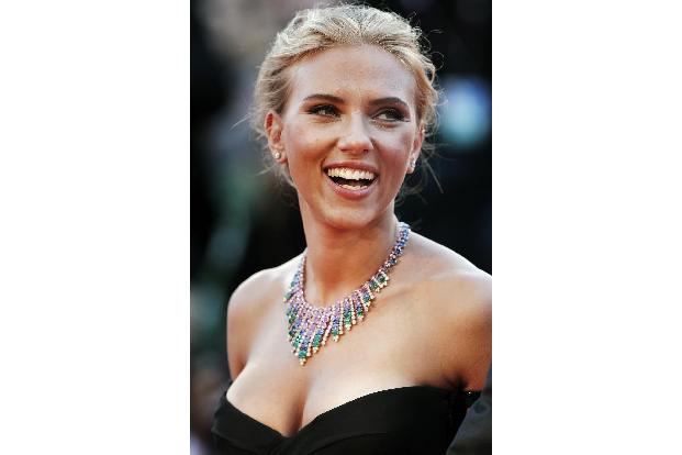 08 Scarlett KIKA WENn.com wenn20620827.jpg