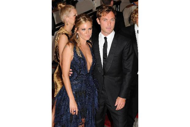 00005 Sienna Miller Jude Law von L. Gallo WENN wenn2830371.jpg