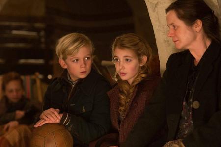 Emily Watson (r.) im Film 