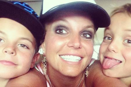 15 Britney Kinder httpinstagram.combritneyspears 10616908_764505233593280_601184183_n.jpg