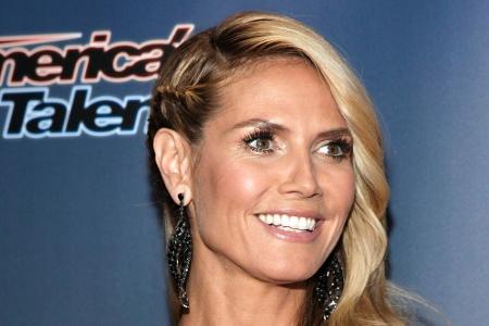 Heidi Klum präsentiert sich mit seitlich geflochtenen Haaren