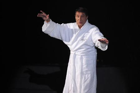 05 Udo Jürgens bademantel o2 World Berlin Imago Revierfoto imago58695946h.jpg