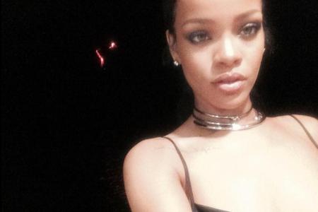 Was da im Hintergrund rot leuchtet, ist der Lavastrom des Ätna