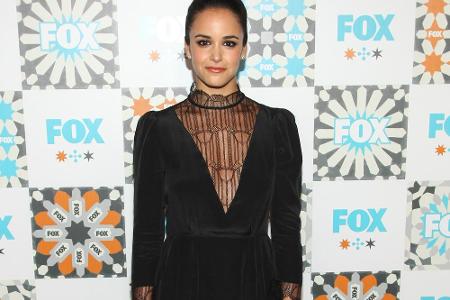 Melissa Fumero in schwarzem Samt