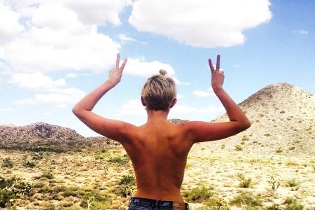 Miley Cyrus, oben ohne