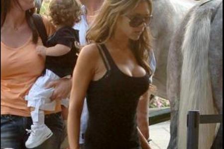 Victoria Beckham zeigt sich offenherzig