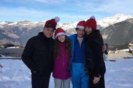 Catherine Zeta-Jones und Michael Douglas mit ihren Kindern