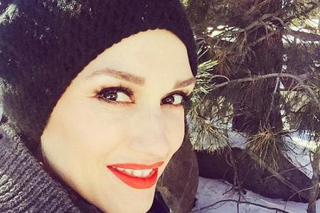 Rote Lippen vor weißem Hintergrund: Gwen Stefani