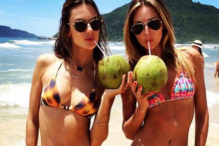 Models unter sich: Alessandra Ambrosio (links) mit Ludi Delfino