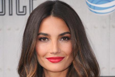 Lily Aldridge setzt auf den klassischen Look