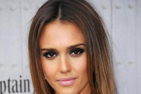 Jessica Alba: Bei dunkel geschminkten Augen, hellen Lippenstift verwenden