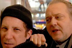 "Der Alte": Hauptkommissar Richard Voss  (J.G. Kremp) stellt einen Taschendieb (P. Wimmer, li)