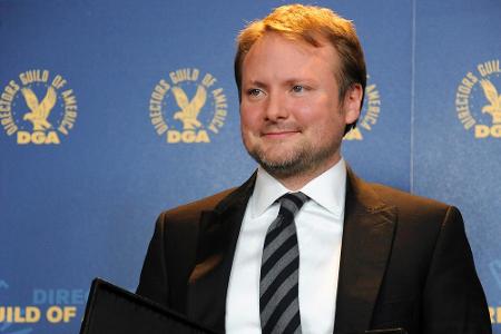 Rian Johnson 2013 mit der Auszeichnung der Directors Guild of America