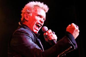 Billy Idol bei einem US-Konzert im Mai 2014