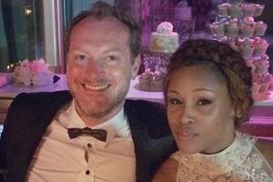 Das glückliche Pärchen Eve und Maximillion Cooper