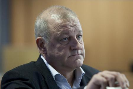 Wilsberg (Leonard Lansink) ermittelt in einem verwickelten Mordfall