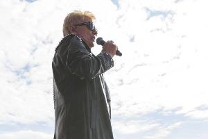 Heino kommt mittlerweile im Rocker-Outfit - aber seine Stimmbänder erwärmen sich nur bei Volksliedern