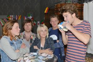 Mieze (Franziska van der Heide, v.li.), Bommel (Merlin Leonhardt), Lilly (Iris Mareike Steen), Vince (Vincent Krüger) und Za...